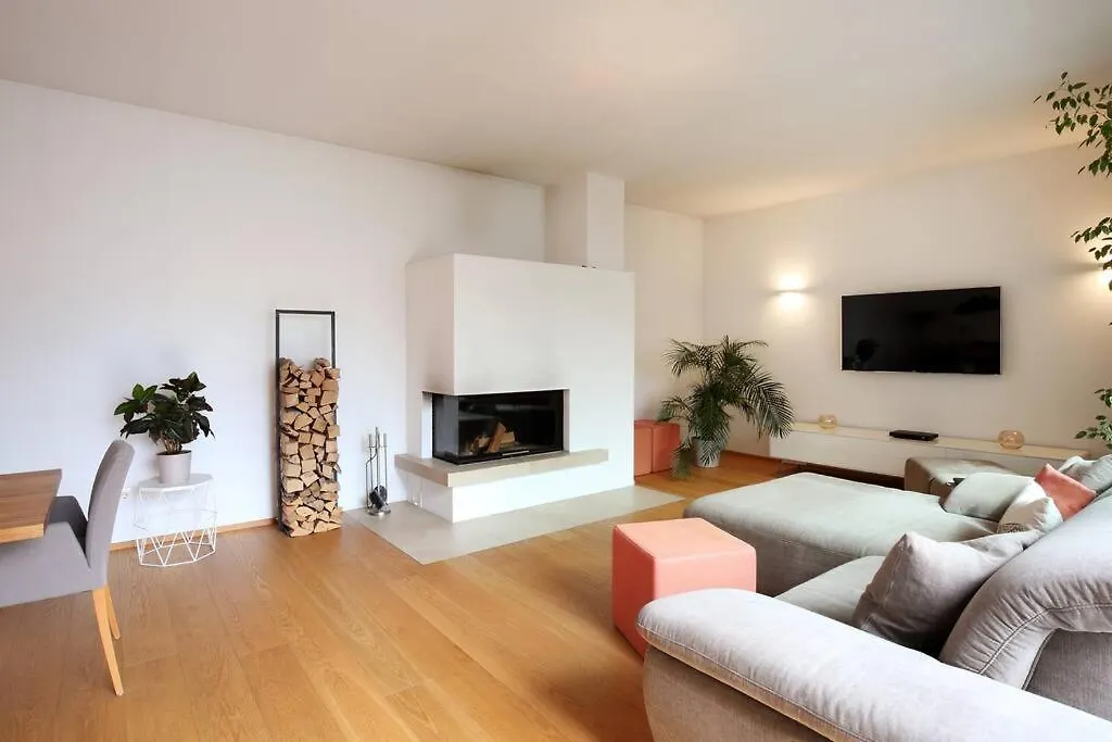 Kontakte von Elegantes Haus Zum Wohlfuehlen
